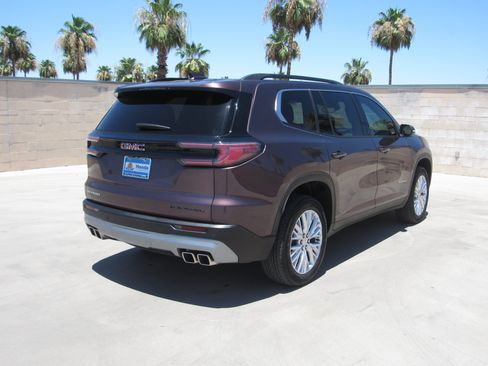 Used 2024 GMC Acadia Elevation w/ Luxury Package FWD image 5