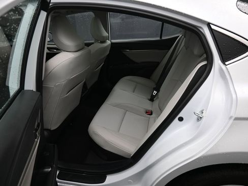 Used 2025 Toyota Camry XLE w/ Premium Package image 31