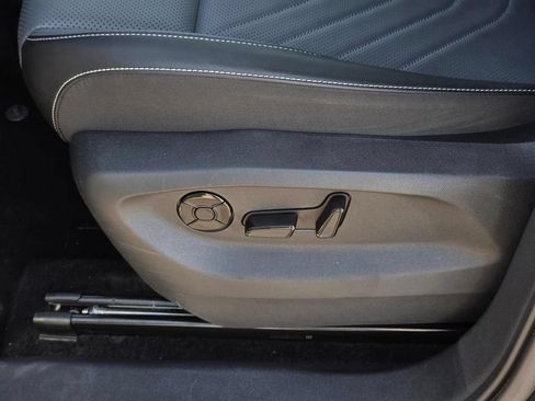 Used 2026 Volkswagen Tiguan SE FWD image 32