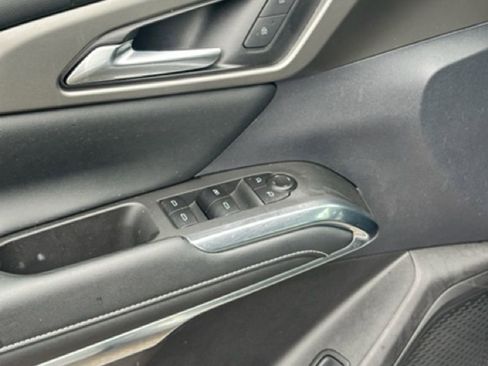 Used 2025 Chevrolet Traverse LT image 9