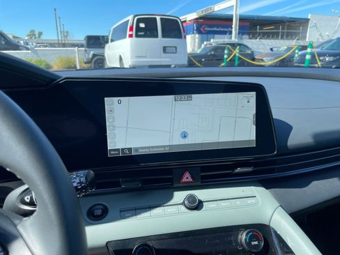 Used 2025 Hyundai Elantra Limited image 20