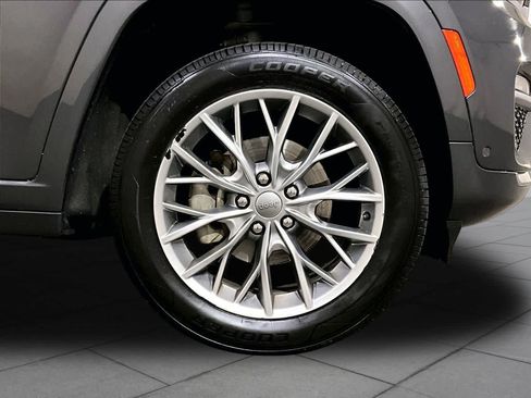 Used 2023 Jeep Grand Cherokee Summit w/ Adv Protech Group IV AWD/4WD image 10