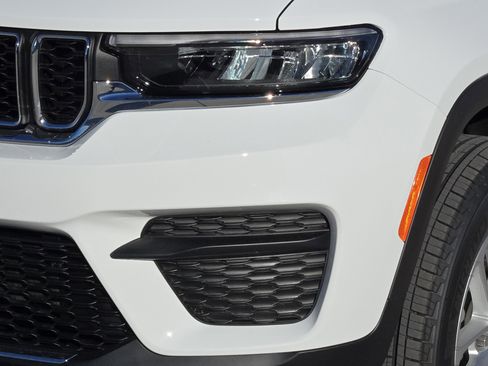 New 2025 Jeep Grand Cherokee 4WD image 6