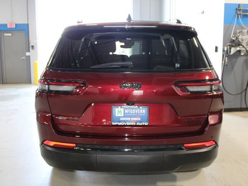Used 2023 Jeep Grand Cherokee L Limited w/ Black Appearance Package AWD/4WD image 25