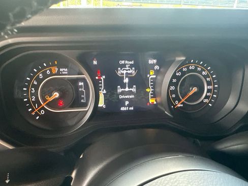 Used 2025 Jeep Gladiator Sport AWD/4WD image 16
