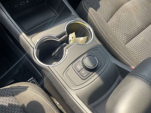 Used 2023 GMC Terrain SLE image 16