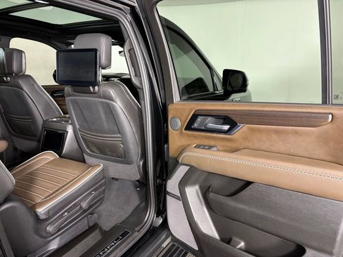 Used 2025 GMC Yukon XL Denali Ultimate AWD/4WD image 37