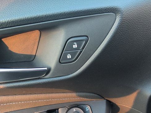 Used 2025 Buick Envista Sport Touring image 13