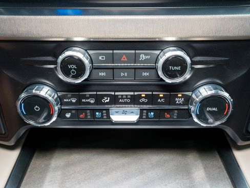 Used 2025 Ford F250 Platinum w/ Platinum Plus Package image 30