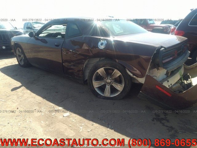 Used 2015 Dodge Challenger SXT RWD image 2