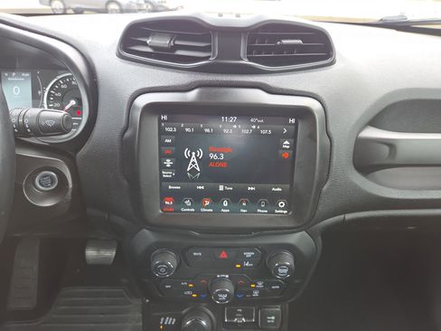 Used 2023 Jeep Renegade Latitude w/ Premium Group image 14