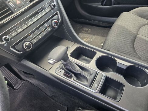 Used 2018 Kia Optima LX FWD image 18