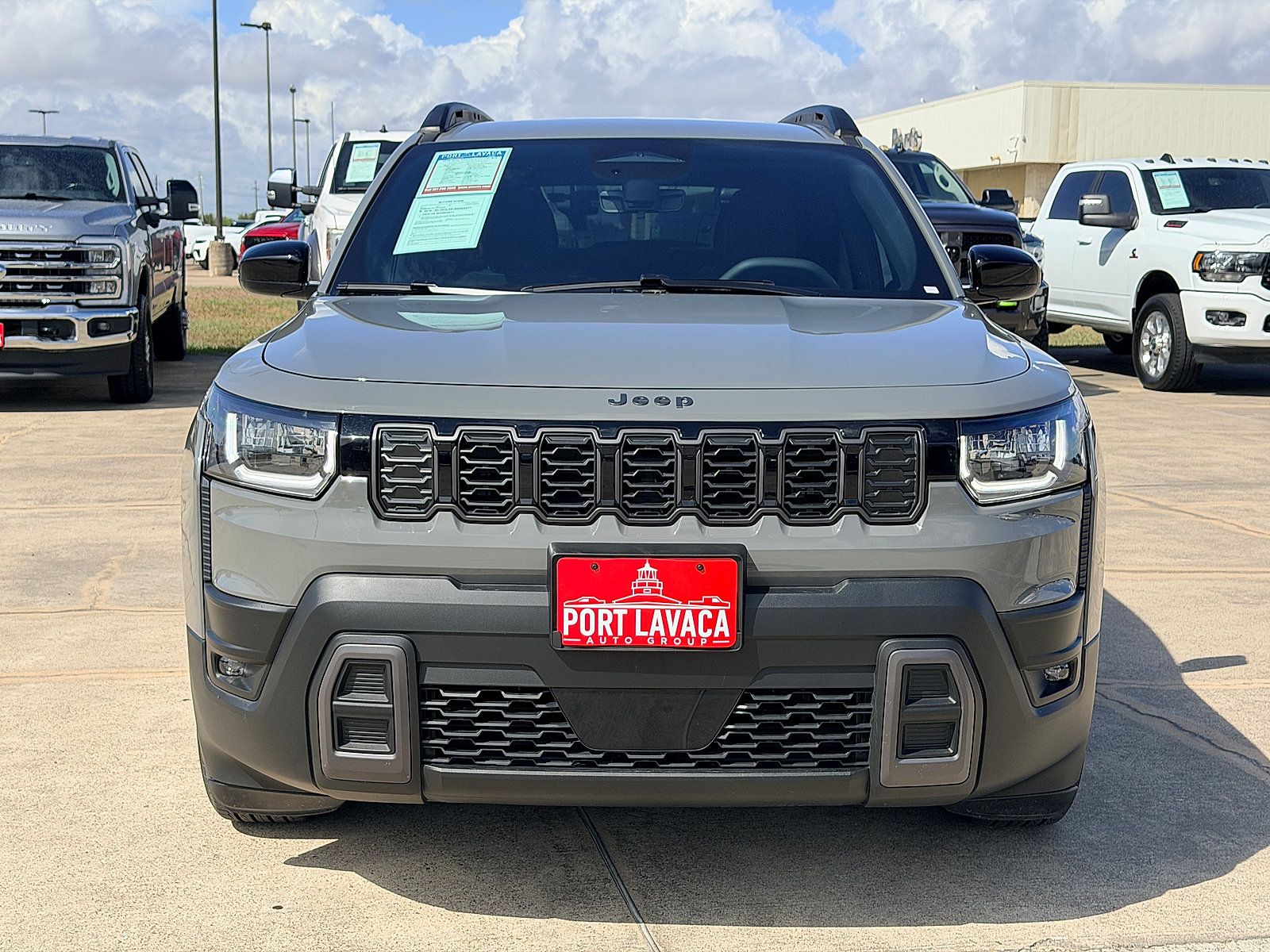Used 2026 Jeep Cherokee Laredo AWD/4WD image 2