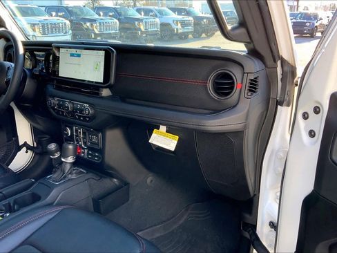 Used 2024 Jeep Gladiator Rubicon image 18