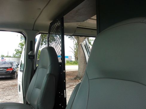 Used 2003 Ford E-250 and Econoline 250 Extended RWD image 11
