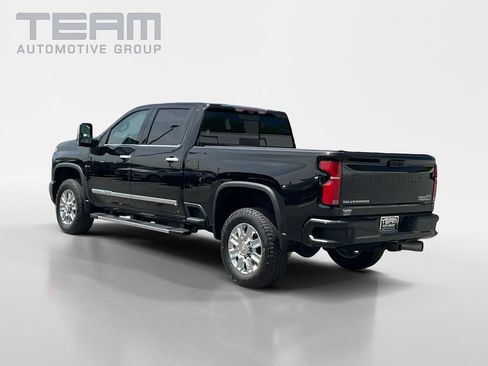 Used 2024 Chevrolet Silverado 2500 High Country w/ High Country Premium Package AWD/4WD image 5