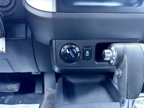 Used 2013 Nissan Xterra S image 19