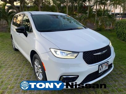 Used 2024 Chrysler Pacifica Touring-L