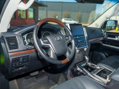 Used 2021 Toyota Land Cruiser image 10