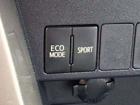 Used 2014 Toyota RAV4 XLE AWD/4WD image 23