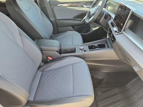 New 2026 Volkswagen Tiguan SE R-Line FWD image 13