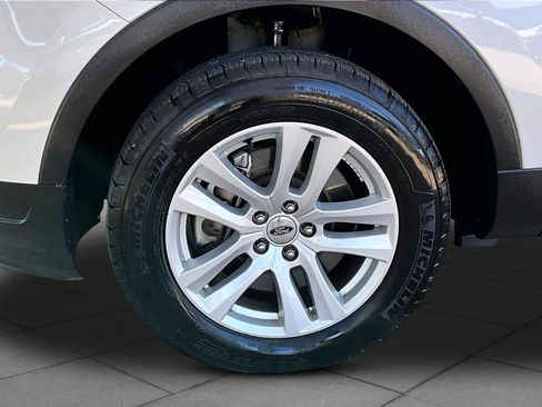 Used 2018 Ford Explorer XLT w/ Equipment Group 202A AWD/4WD image 11