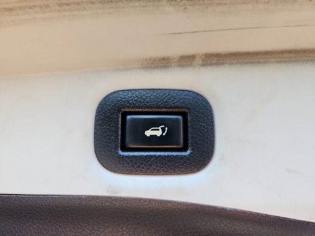 Used 2018 Nissan Rogue SV AWD/4WD image 33