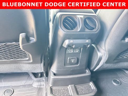 Used 2024 Jeep Wrangler Unlimited Rubicon AWD/4WD image 29