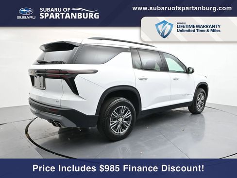 Used 2024 Chevrolet Traverse LT image 7