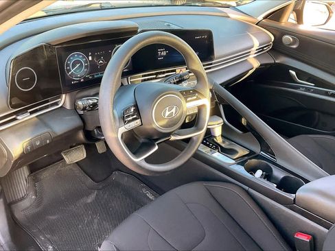 Used 2024 Hyundai Elantra Blue FWD image 17