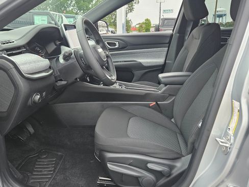 New 2025 Jeep Compass Sport image 3