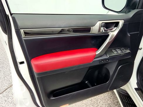 Used 2023 Lexus GX 460 Premium w/ Premium Package image 11