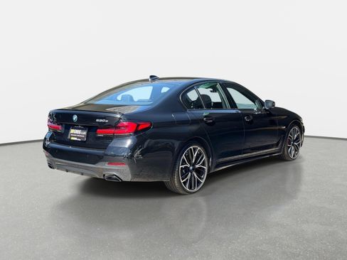 Used 2023 BMW 530e w/ M Sport Package RWD image 3