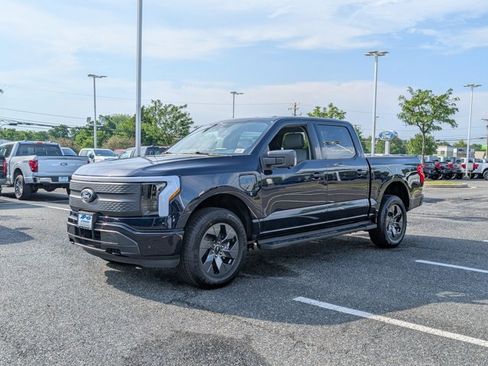 New 2025 Ford F150 Lightning Flash AWD/4WD image 7
