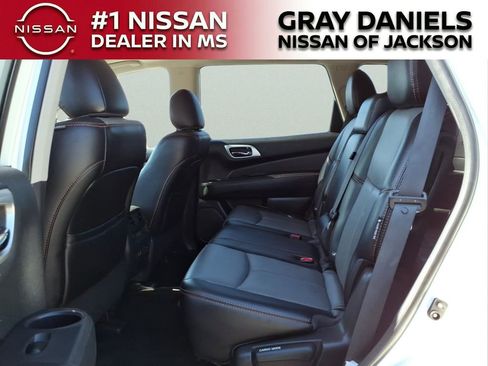 Used 2019 Nissan Pathfinder SL image 25