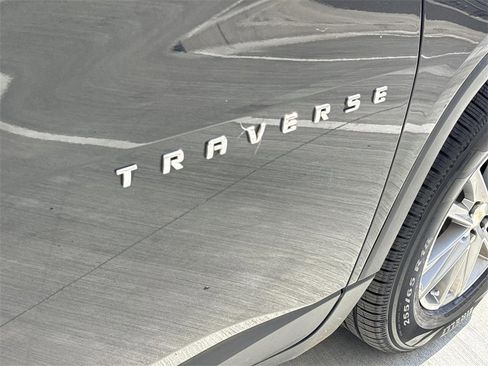 Used 2023 Chevrolet Traverse LT image 27