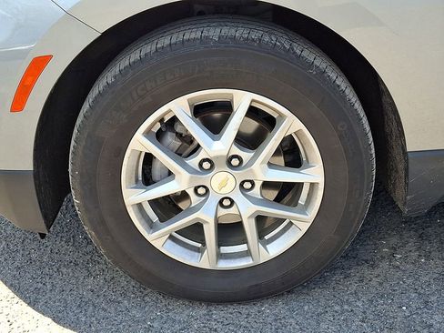 Used 2024 Chevrolet Equinox LT FWD image 32