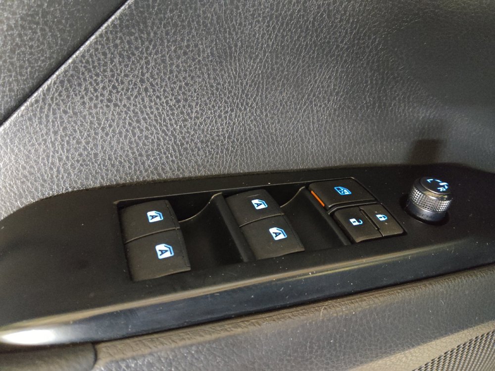 Used 2018 Toyota Camry SE FWD image 27