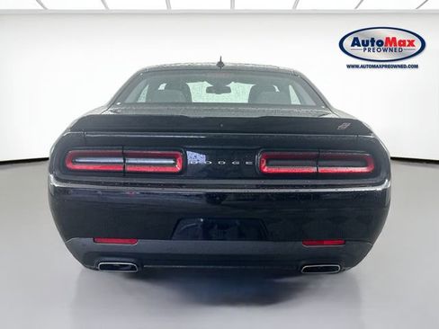 Used 2022 Dodge Challenger SXT w/ Driver Convenience Group image 8