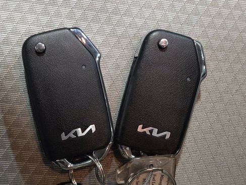 Used 2025 Kia Soul LX image 32