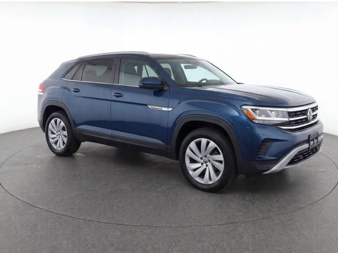 Used 2020 Volkswagen Atlas Cross Sport SE w/ Panoramic Sunroof Package AWD/4WD image 2