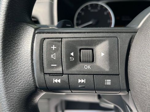 Used 2023 Nissan Rogue S AWD/4WD image 14