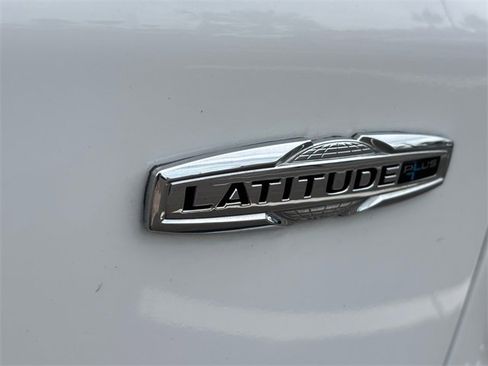 Used 2020 Jeep Cherokee Latitude Plus image 12