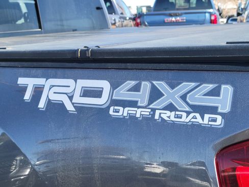 Used 2018 Toyota Tacoma TRD Off-Road w/ Technology Package image 11