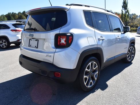 Used 2016 Jeep Renegade Latitude image 9