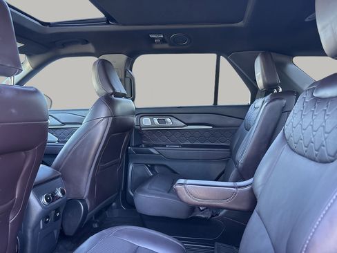 Certified 2025 Ford Explorer Platinum w/ Ultimate Package image 18