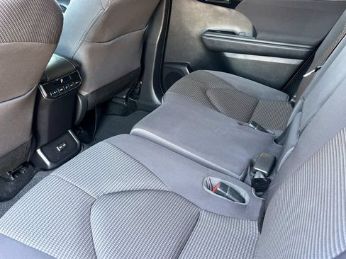 Used 2022 Toyota Highlander LE FWD image 15