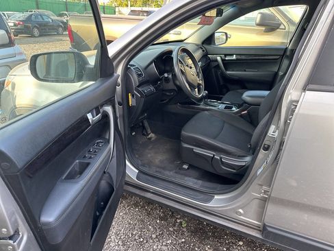 Used 2014 Kia Sorento LX image 3