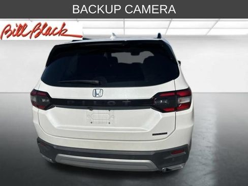 Used 2025 Honda Pilot Touring image 7