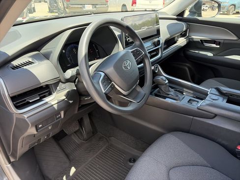 Used 2025 Toyota Grand Highlander FWD image 10